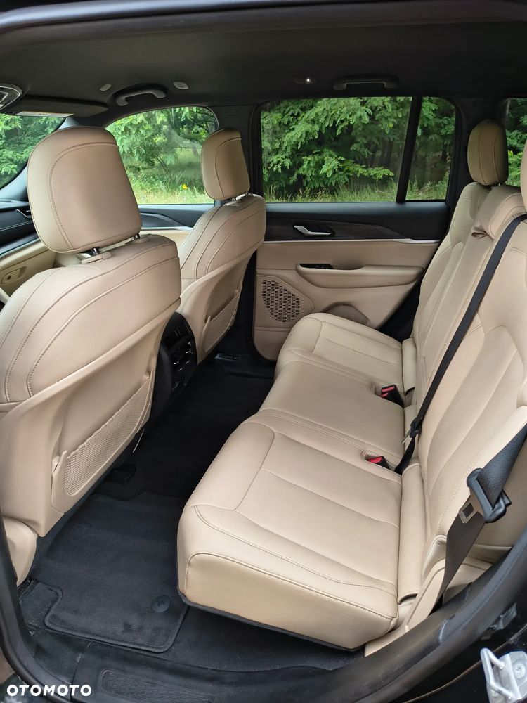 Jeep Grand Cherokee - 11