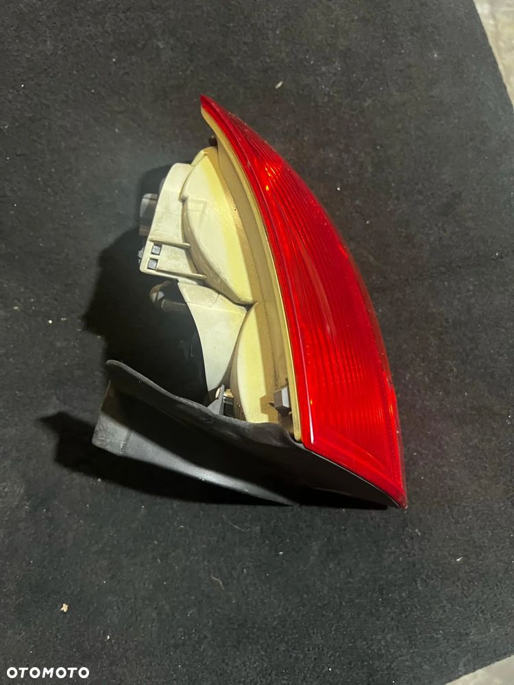 LAMPY TYLNE AUDI A4 B7 PRAWA  - 8E5945096 - 3