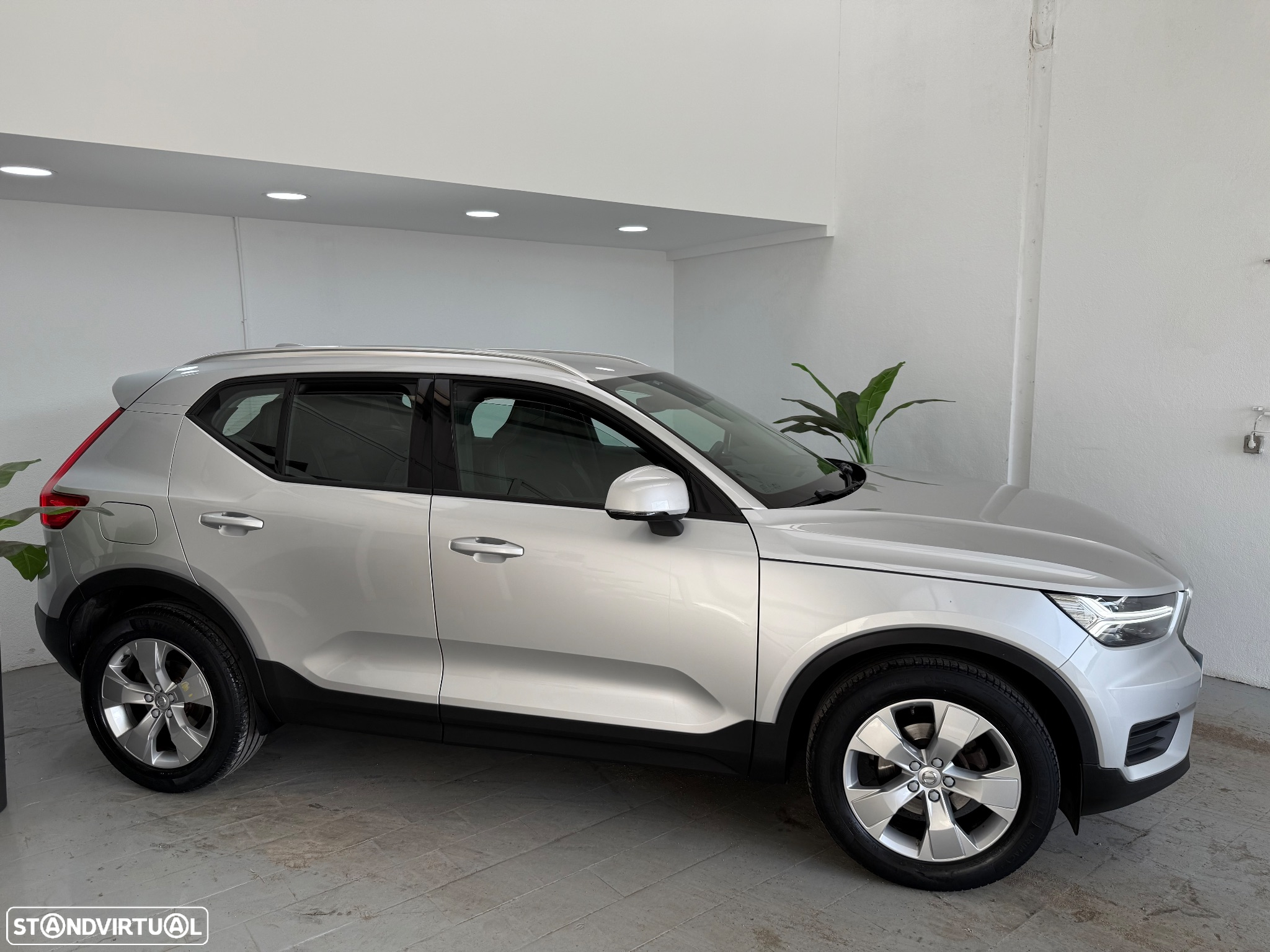 Volvo XC 40 1.5 T3 Momentum Tech Edition - 2