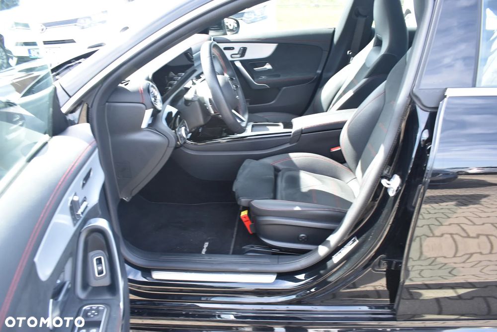 Mercedes-Benz CLA 200 7G-DCT - 9