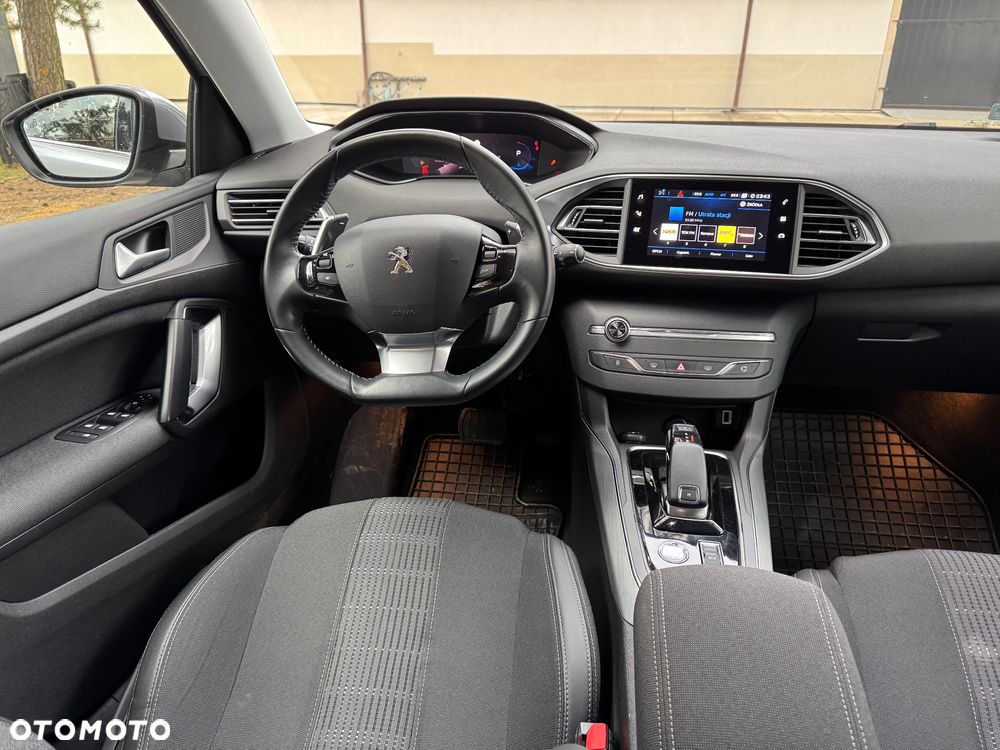 Peugeot 308 1.5 BlueHDi Allure S&S EAT8 - 32