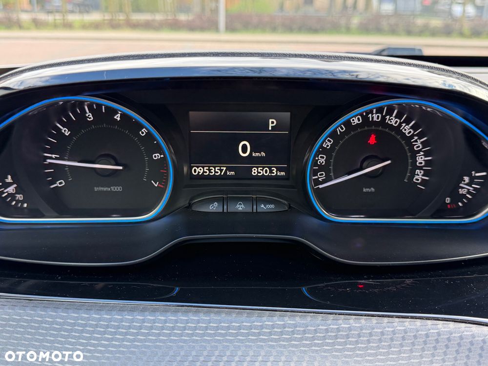 Peugeot 2008 1.2 Pure Tech Allure S&S EAT6 - 12