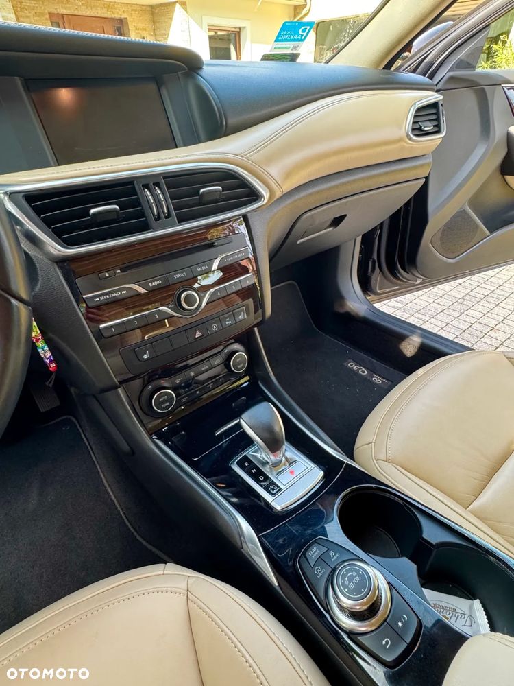 Infiniti Q30 - 14