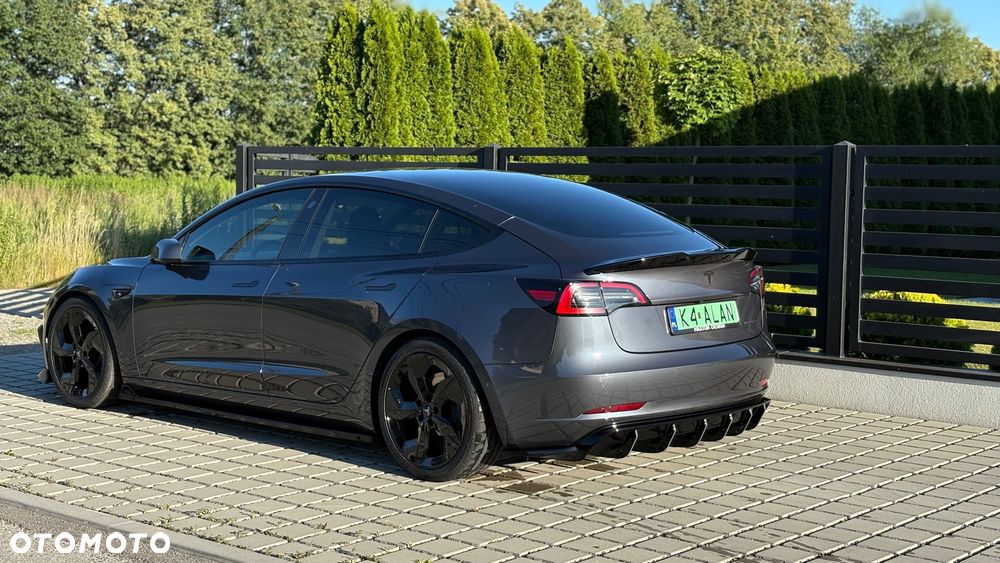 Tesla Model 3 - 3