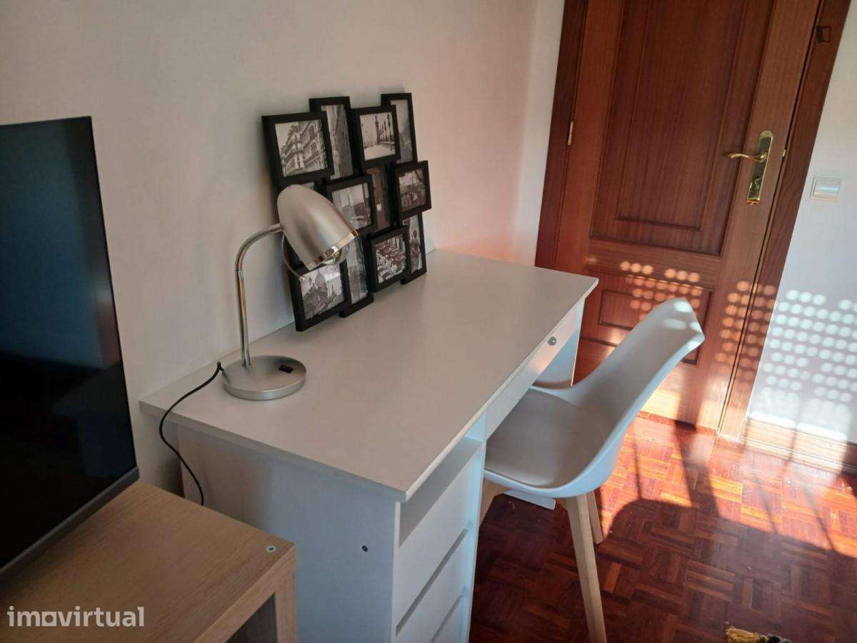 Quarto - localizado em Casal do Bispo Coimbra - Grande imagem: 5/11