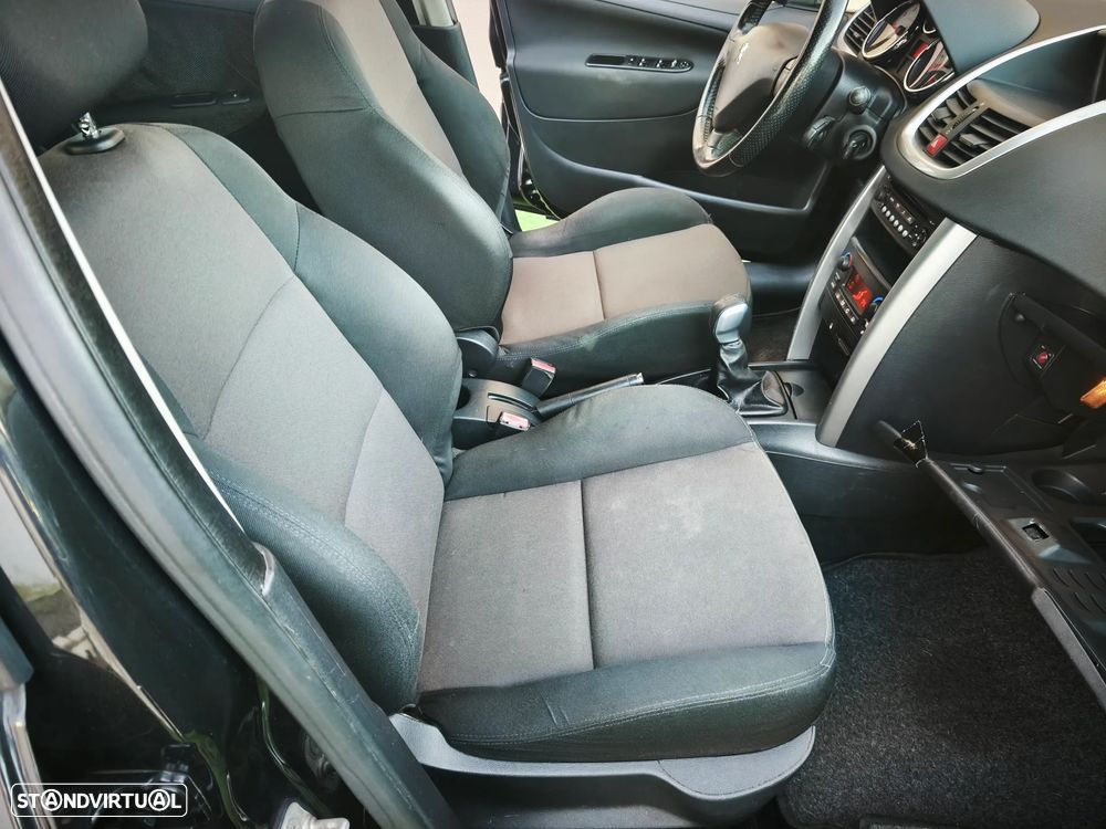 Peugeot 207 SW 1.4 Premium - 25