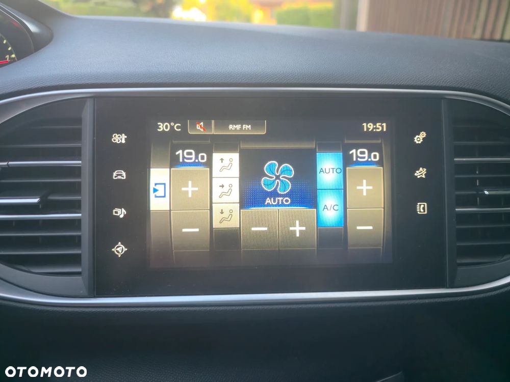 Peugeot 308 1.6 BlueHDi Allure S&S - 9