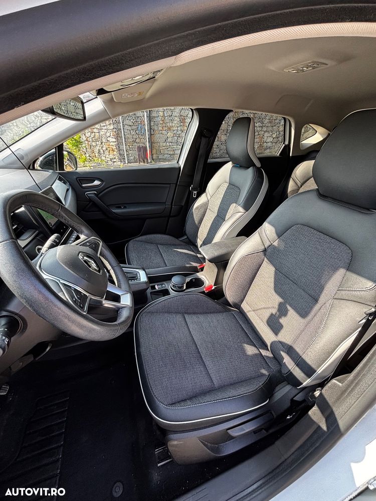 Renault Captur PHEV 160 Techno - 8