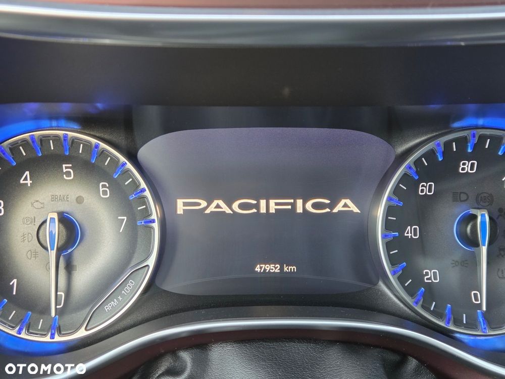 Chrysler Pacifica - 5