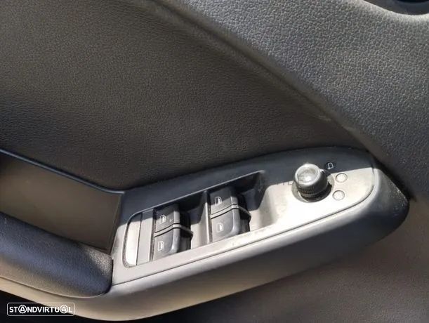 Audi A4 Avant ver-2-0-tdi-business-line-s--line - 3