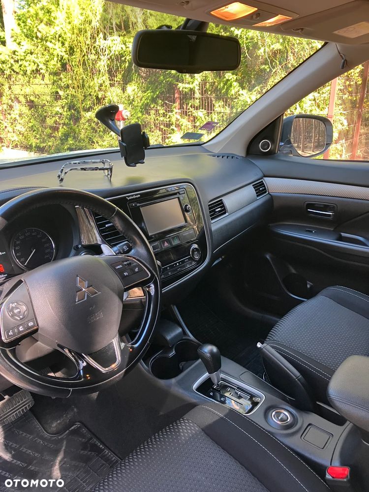 Mitsubishi Outlander 2.0 Intense + 4WD CVT - 9