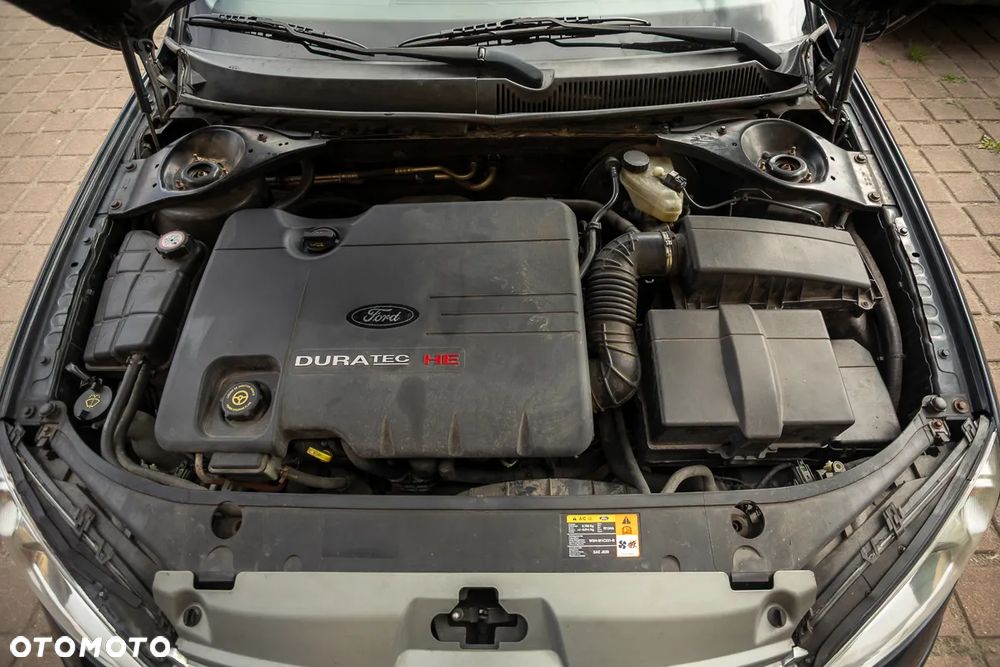 Ford Mondeo 1.8 Ghia - 17