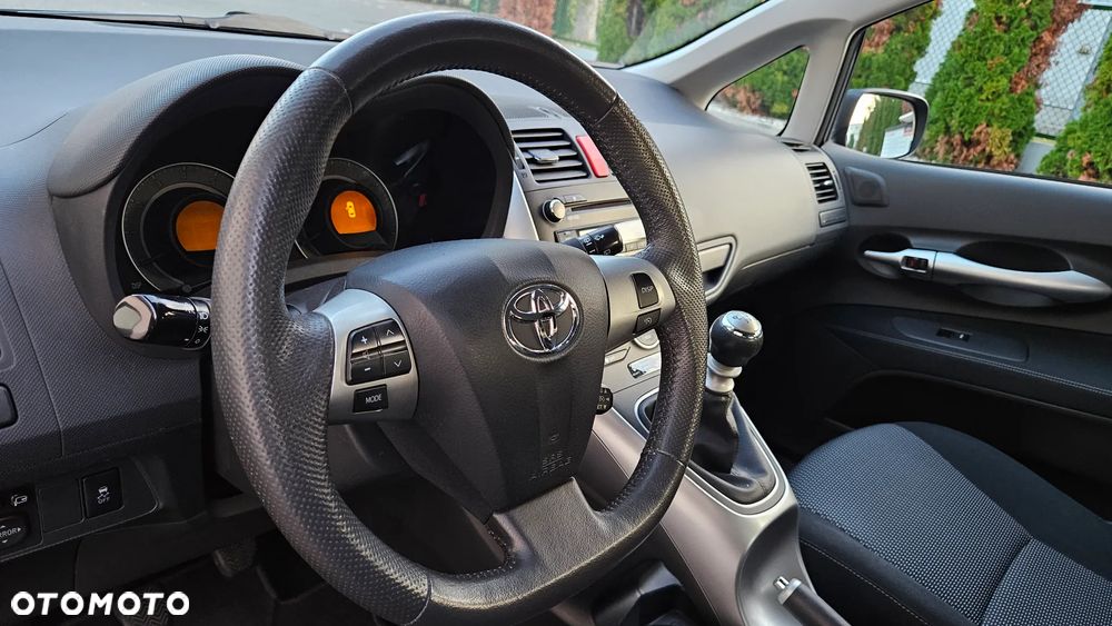 Toyota Auris - 16