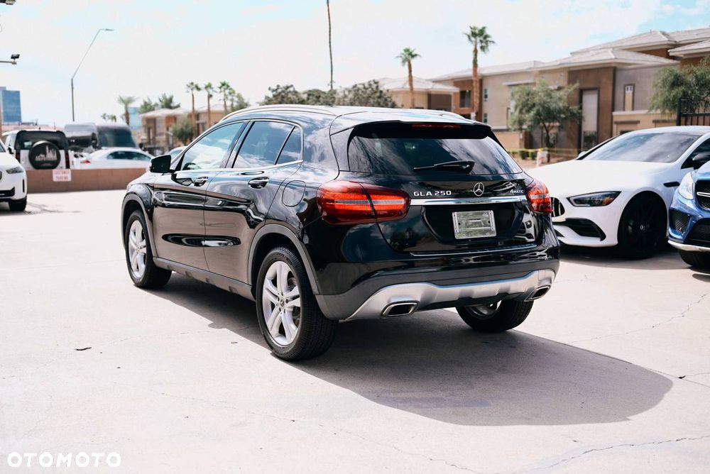 Mercedes-Benz GLA - 6