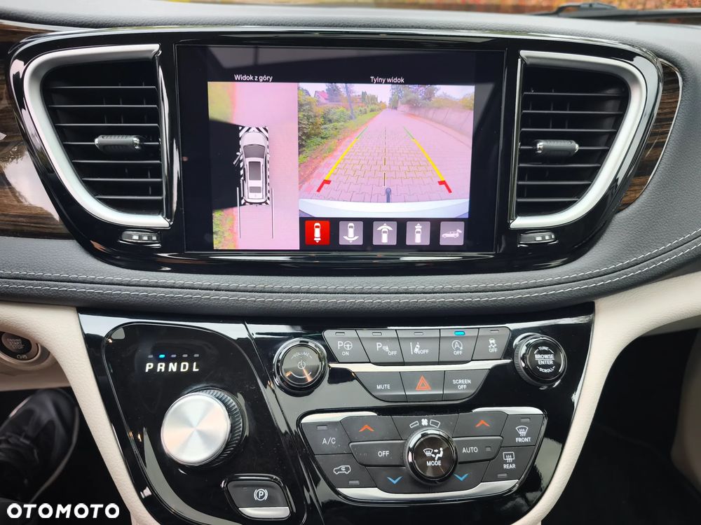 Chrysler Pacifica - 15
