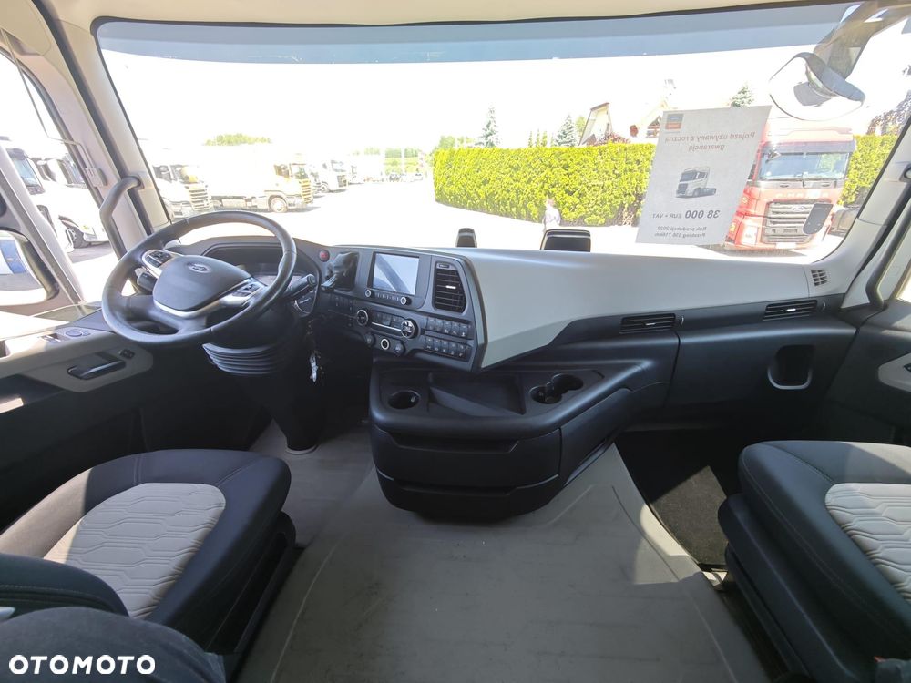 Ford F MAX - 8