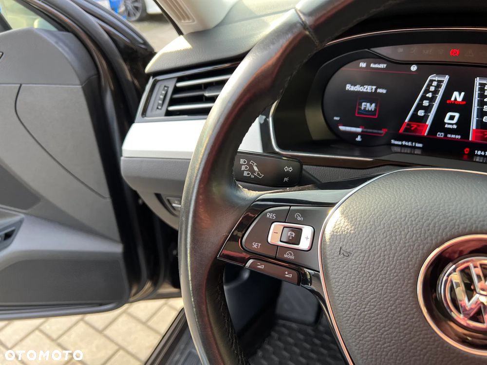 Volkswagen Passat - 11