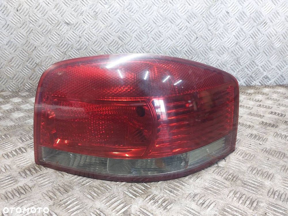 LAMPA PRAWY TYŁ AUDI A3 8P HB 3D 8P0945096 - 1