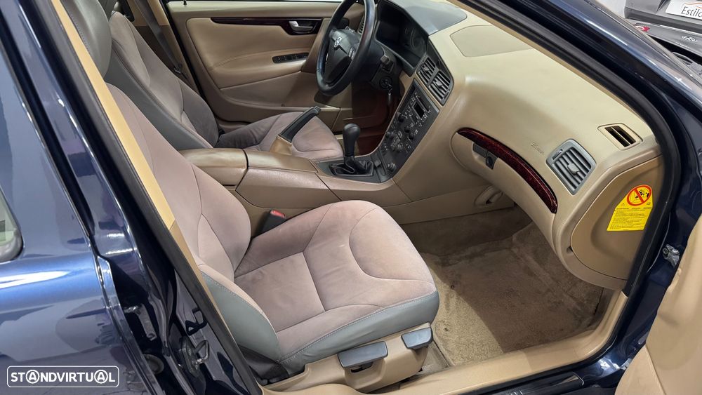 Volvo S60 2.4 D5 - 25