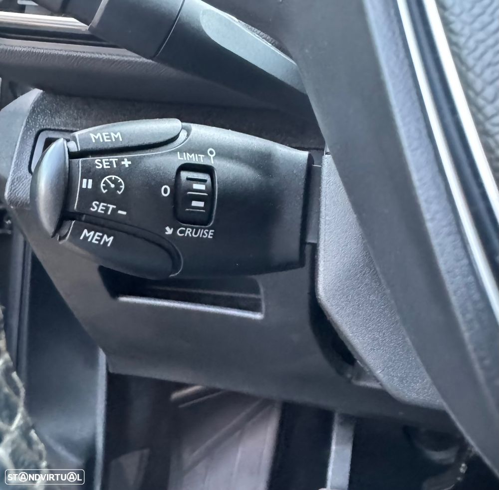 Peugeot 3008 1.2 PureTech Allure - 17