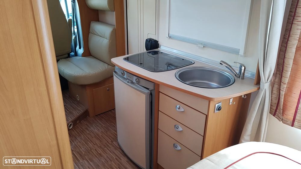 Burstner Nexxo T 687 Cama Central - 17