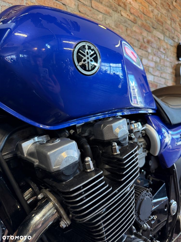 Yamaha XJR - 12