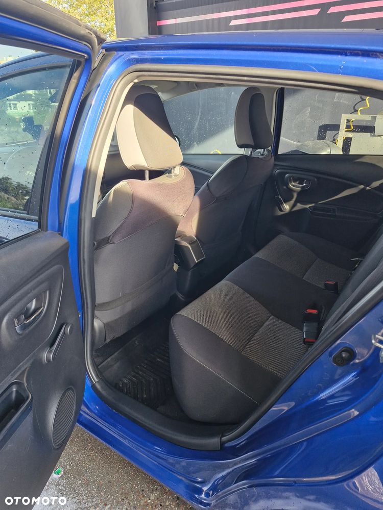 Toyota Yaris 1.5 Premium - 11