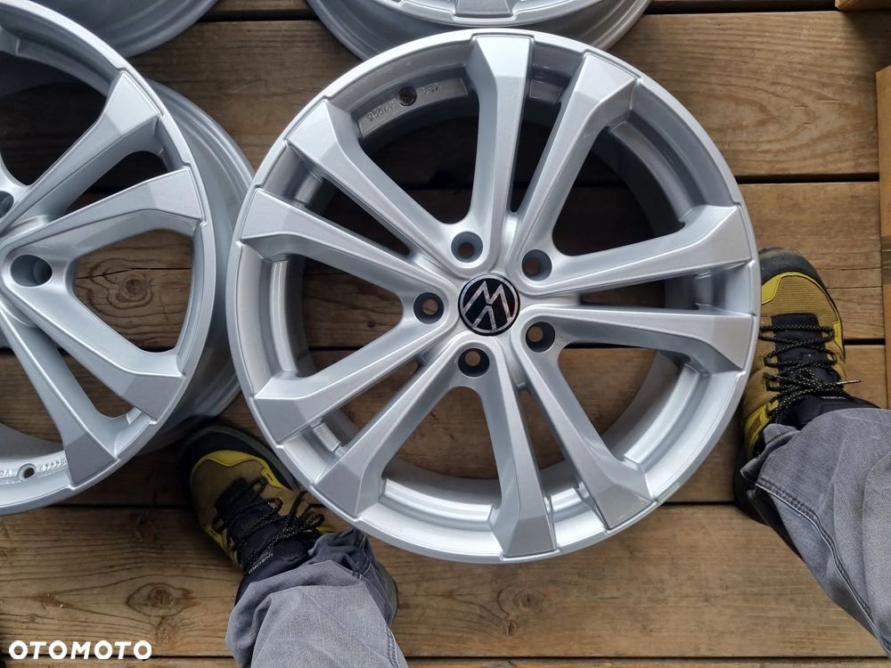 SKODA OCTAVIA 3,VW GOLF 7,TOURAN,SEAT LEON 3 7.5x17 ET35 5X112 super stan - 8