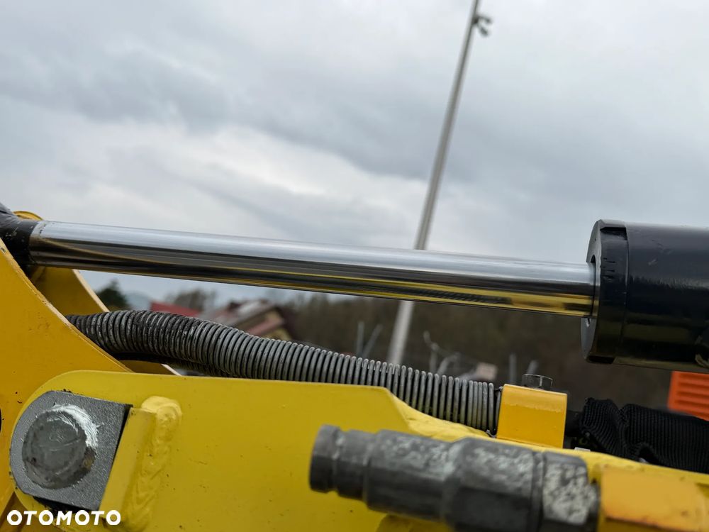 Yanmar SV08-1AS Japońska Minikoparka Koparka 1,1 tony. Maszyna jak Nowa. 2017rok. Pochodzi z Norweskiego Gospodarstwa Ogrodniczego! 2 łyżki. Rozsuwane Podwozie. Dokumentacja. Dodatkowe sekscje Hydrauliczne na młot lub wiertnice. Ani deka luzów czy wycieków. Szybkozłącze. Oryginalne łyżki Steelwrist! Skrętne ramię. OKAZJA Zadbana Maszyna! Bardzo oszczędny silnik Yanmar. Mocne pompy Hydrauliczne!! - 12