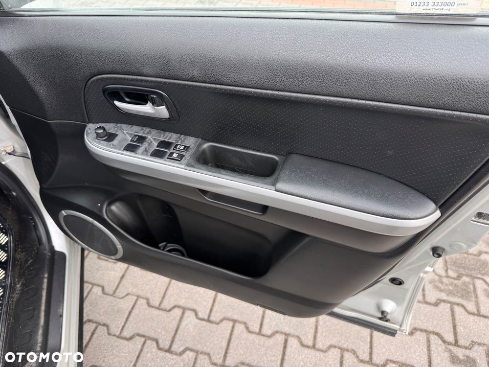 Suzuki Grand Vitara 1.9 DDiS Comfort + DPF Family - 23