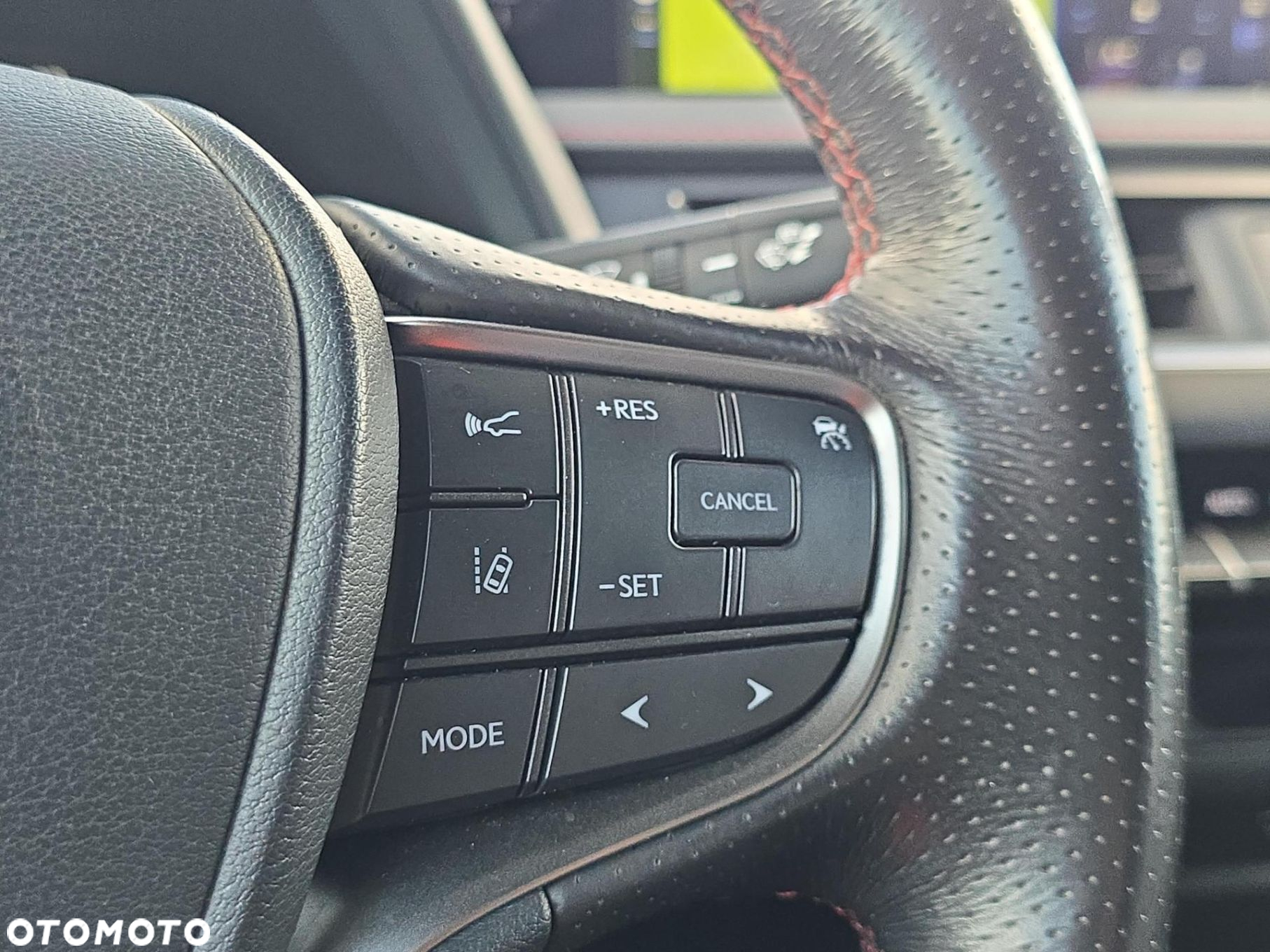 Lexus UX - 18