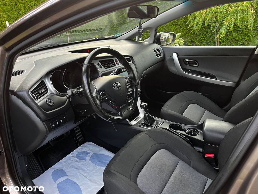 Kia Ceed 1.6 CRDi 128 Dream Team Edition - 10