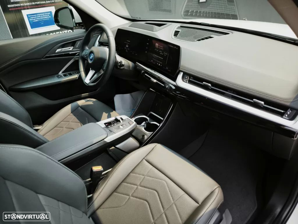 BMW iX1 eDrive20 - 27