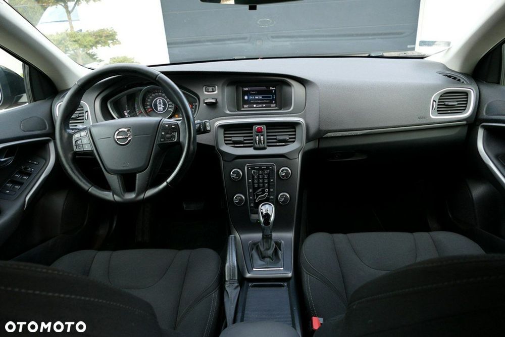 Volvo V40 Cross Country - 24