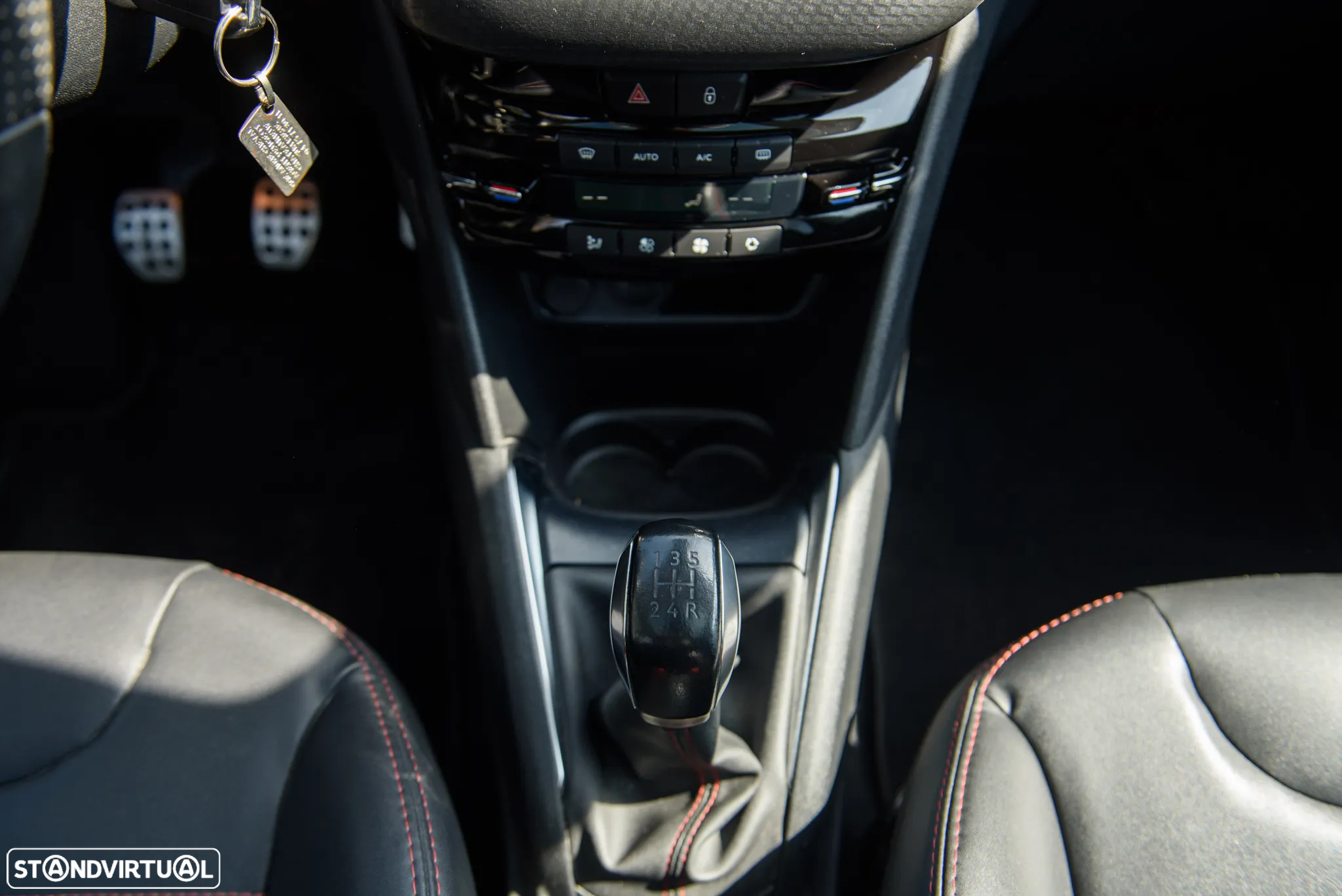 Peugeot 208 1.2 PureTech GT Line - 52