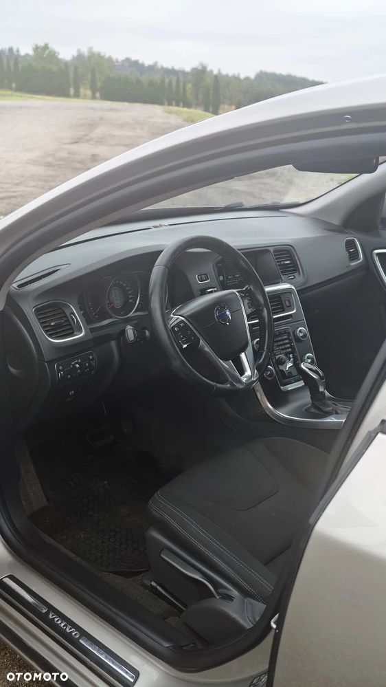 Volvo V60 D2 Momentum - 10