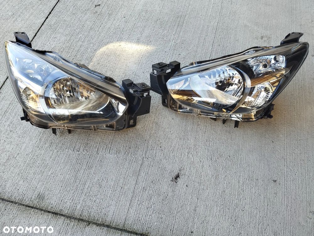 Grill Mazda CX3 Mazda 2 2015 - części - 16