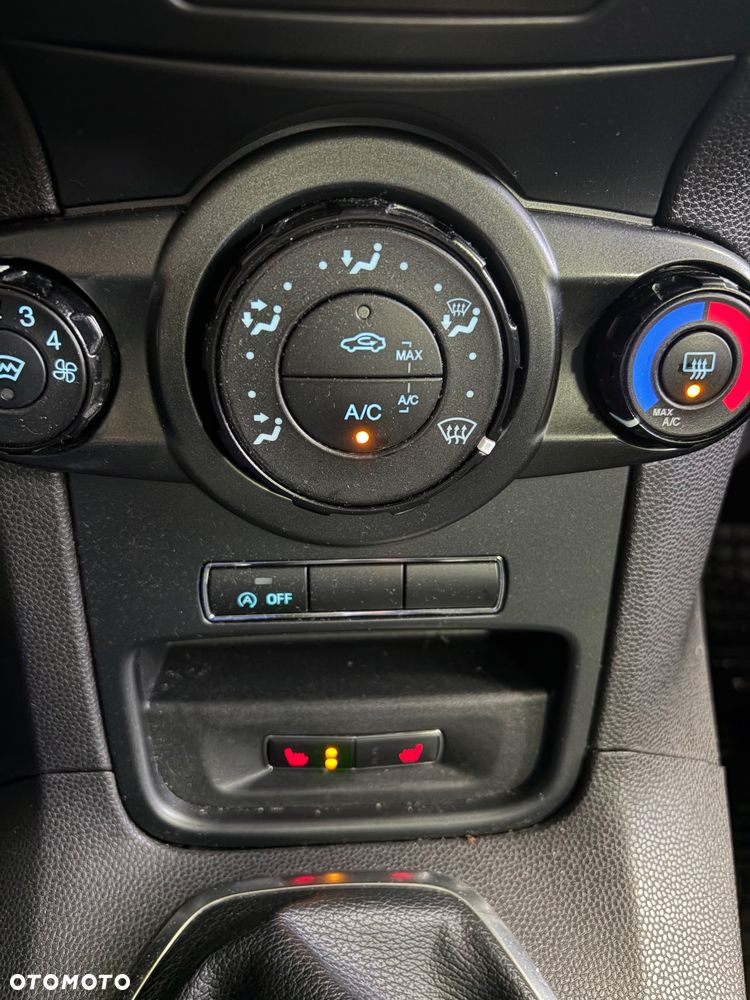 Ford Fiesta 1.0 EcoBoost Titanium - 27
