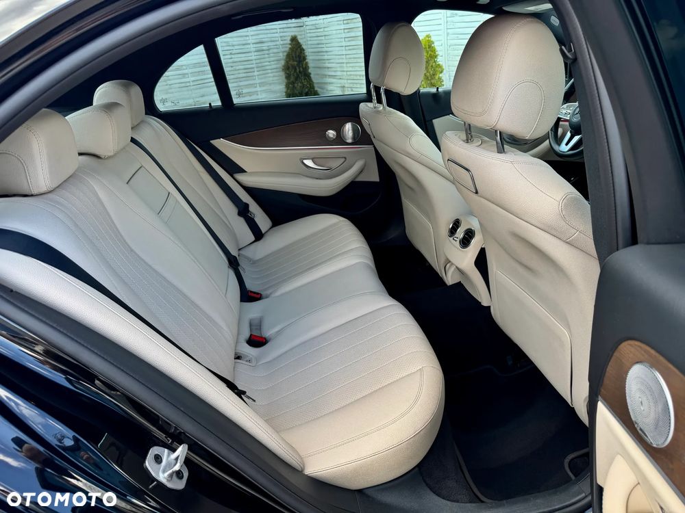 Mercedes-Benz Klasa E 300 9G-TRONIC AMG Line - 20