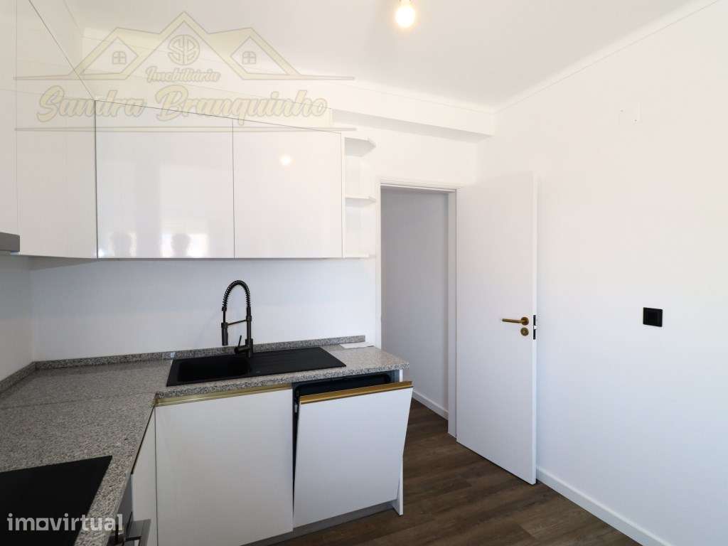 Apartamento T2 RENOVADO A 100M da praia - Grande imagem: 5/24