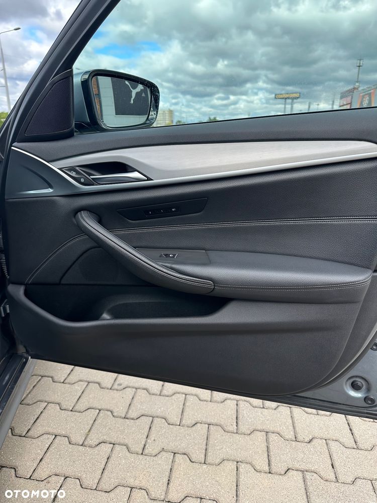BMW Seria 5 520d M Sport Edition - 10