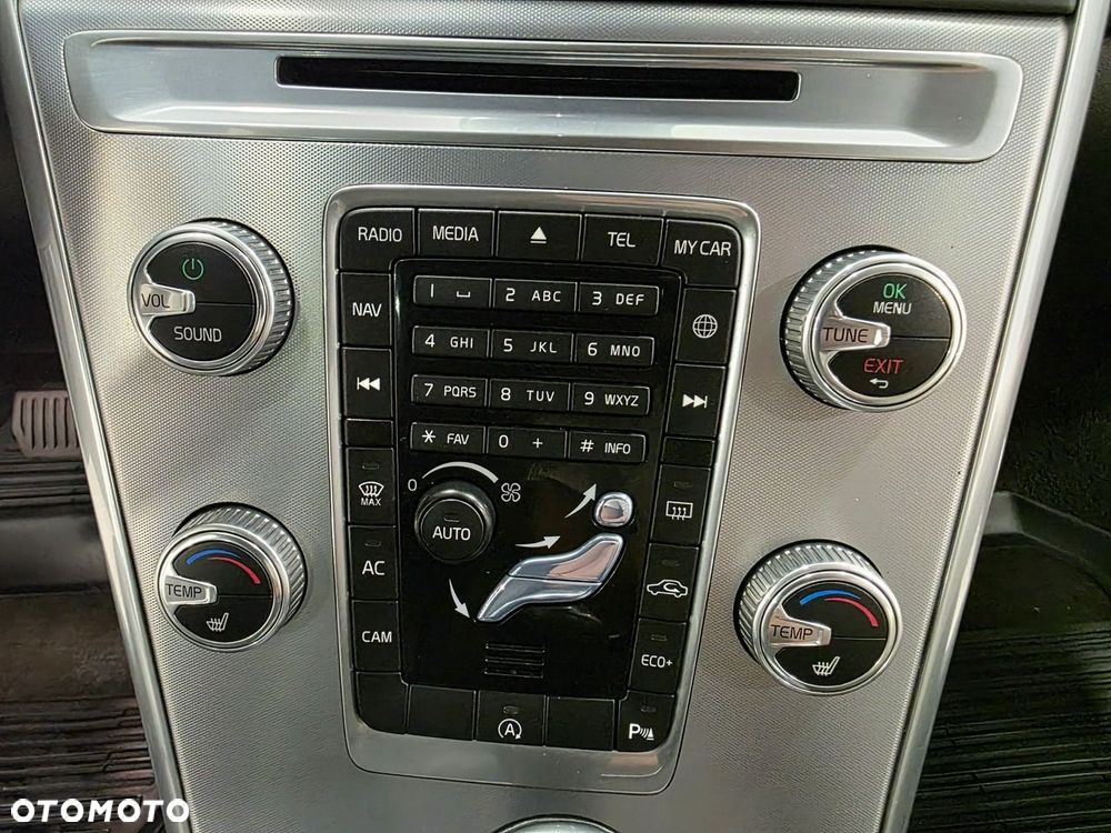 Volvo XC 60 D4 Momentum Pro - 26