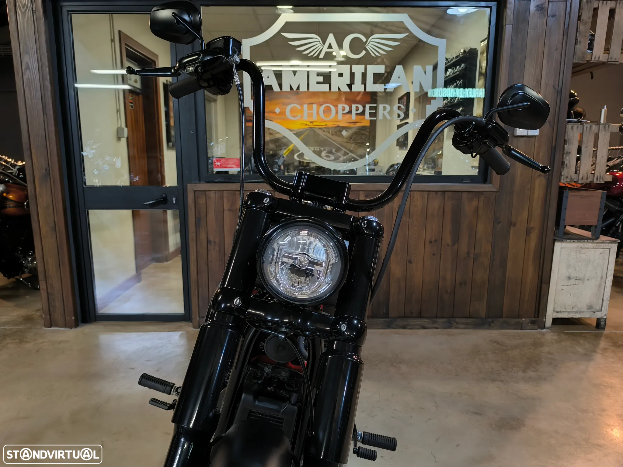 Harley-Davidson Softail FXST Custom - 10