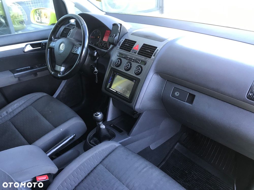 Volkswagen Touran - 23