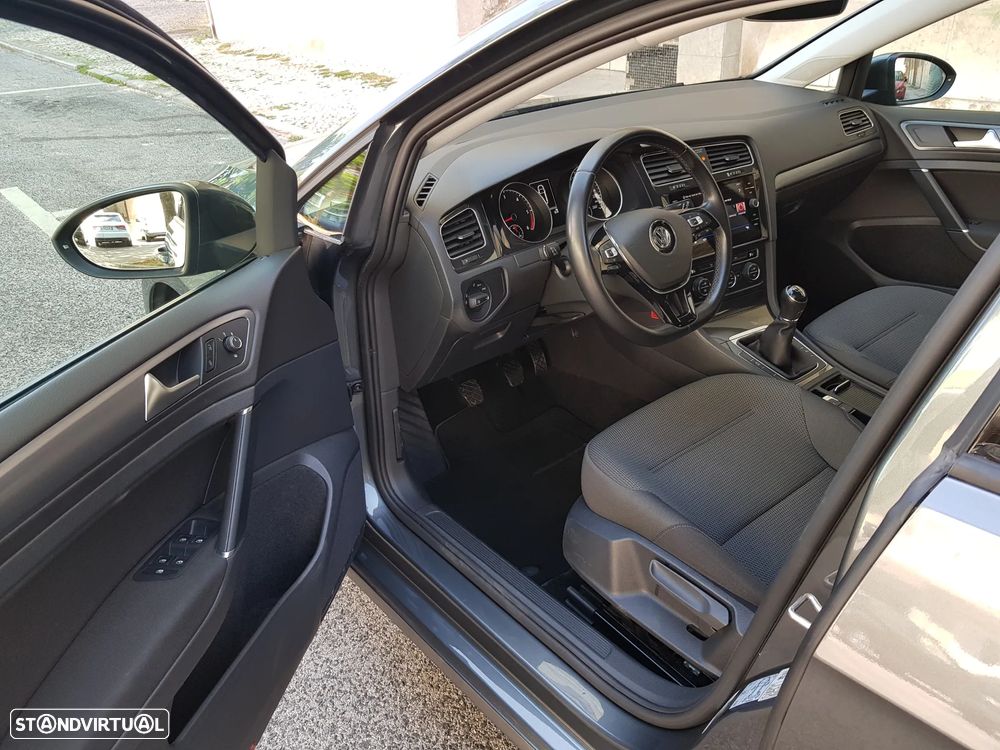 VW Golf Variant 1.6 TDi Confortline - 12