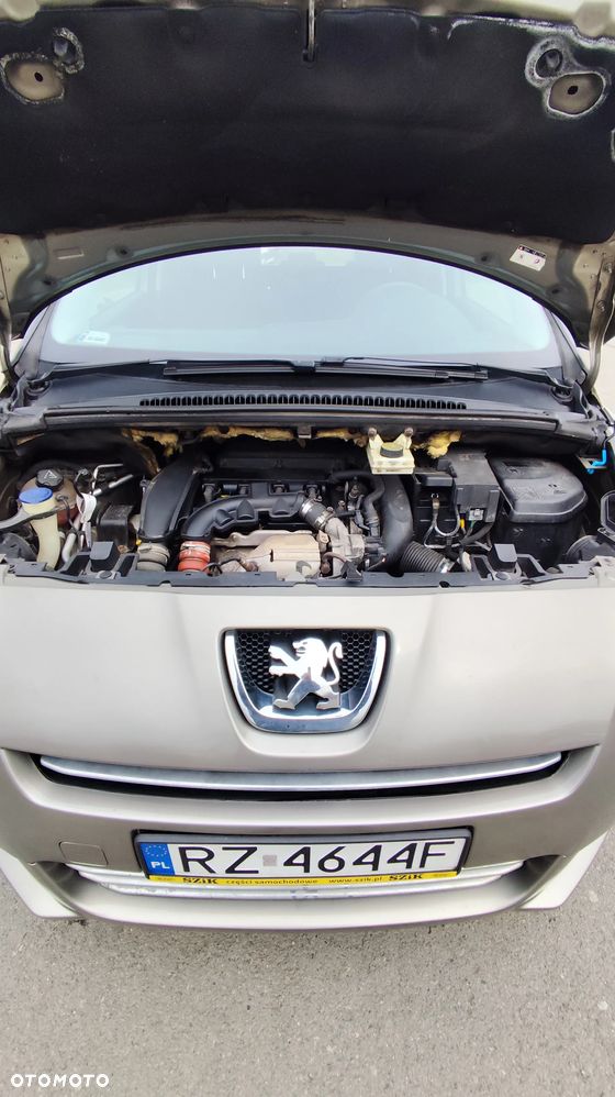 Peugeot 5008 1.6 THP Family - 16