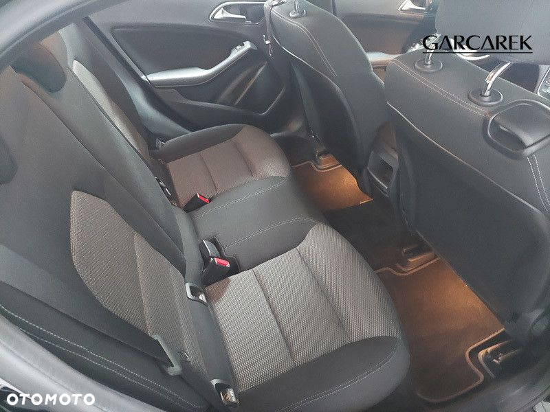 Mercedes-Benz GLA 180 7G-DCT - 18