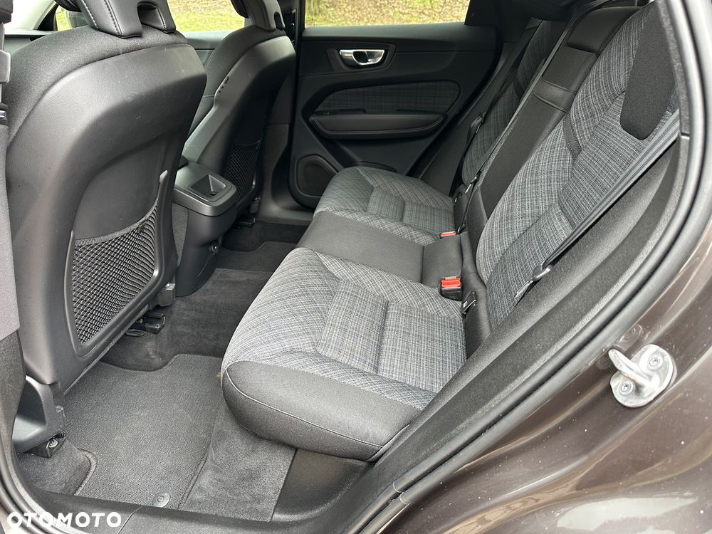Volvo XC 60 B5 D AWD Geartronic Momentum - 9