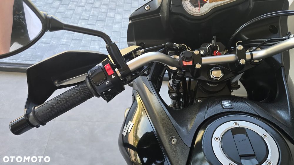 Suzuki V-STROM - 16