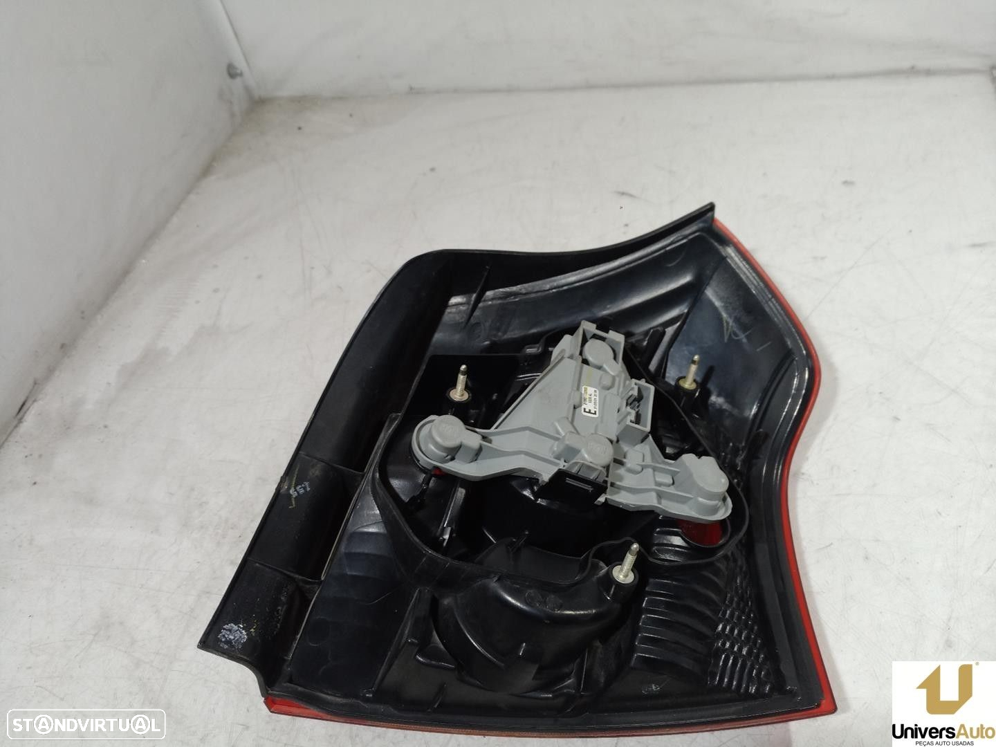 FAROLIM TRASEIRO ESQUERDO TOYOTA COROLLA 2005 -8156002300 - 3